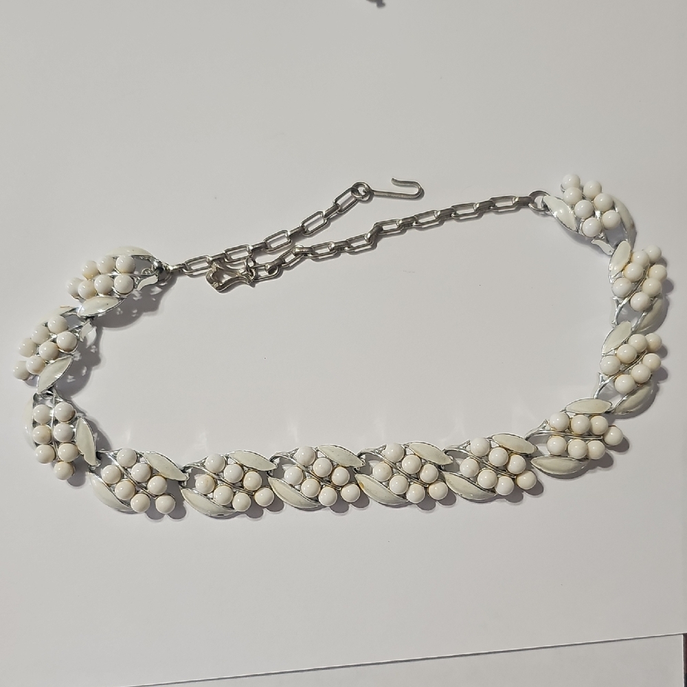 Star Vintage Elegant White Enamel And Pearls Necklace